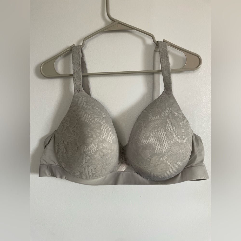 Cacique Soft Gray Lace lightly lined full coverage bra size 46B